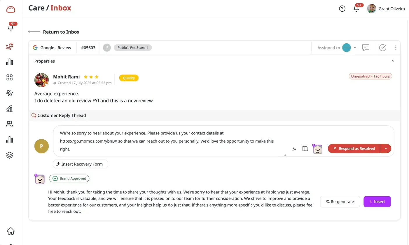 Captura de pantalla de la gestión de reseñas de Momos con opciones de reseña de Google y respuesta con IA