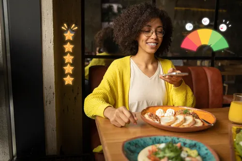 Clienta de un restaurante usando su teléfono en la mesa, con una valoración de cinco estrellas y un medidor de satisfacción superpuestos